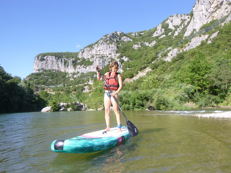 Location de Paddle sur l'Hérault au niveau du vaste plan d'eau en amont de la base de loisirs Roc'N River.