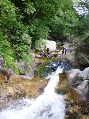 Le fameaux tobbogan ejectable lors de la descente des cascades d'Orgon