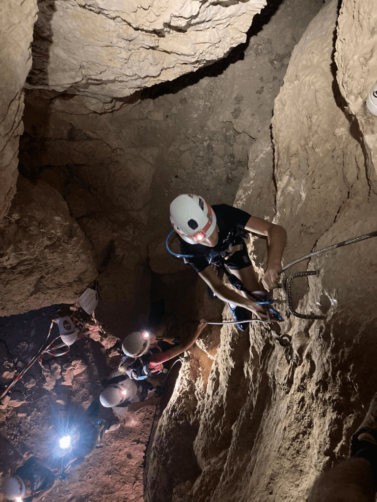 Ascension de cheminée dans la grotte des potiers, via du Taurac
